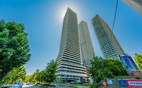 Condo In Parklawn & Lake Shore With Free Parking Close To Airport