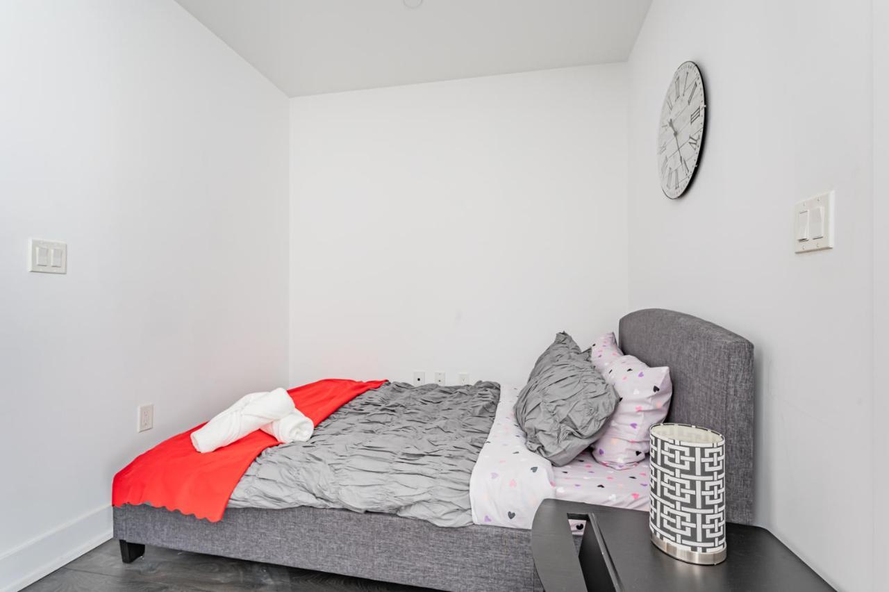 Condo In Parklawn & Lake Shore With Free Parking Close To Airport Toronto Extérieur photo