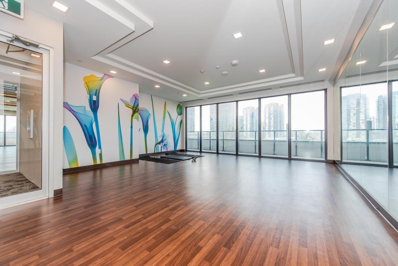 Condo In Parklawn & Lake Shore With Free Parking Close To Airport Toronto Extérieur photo