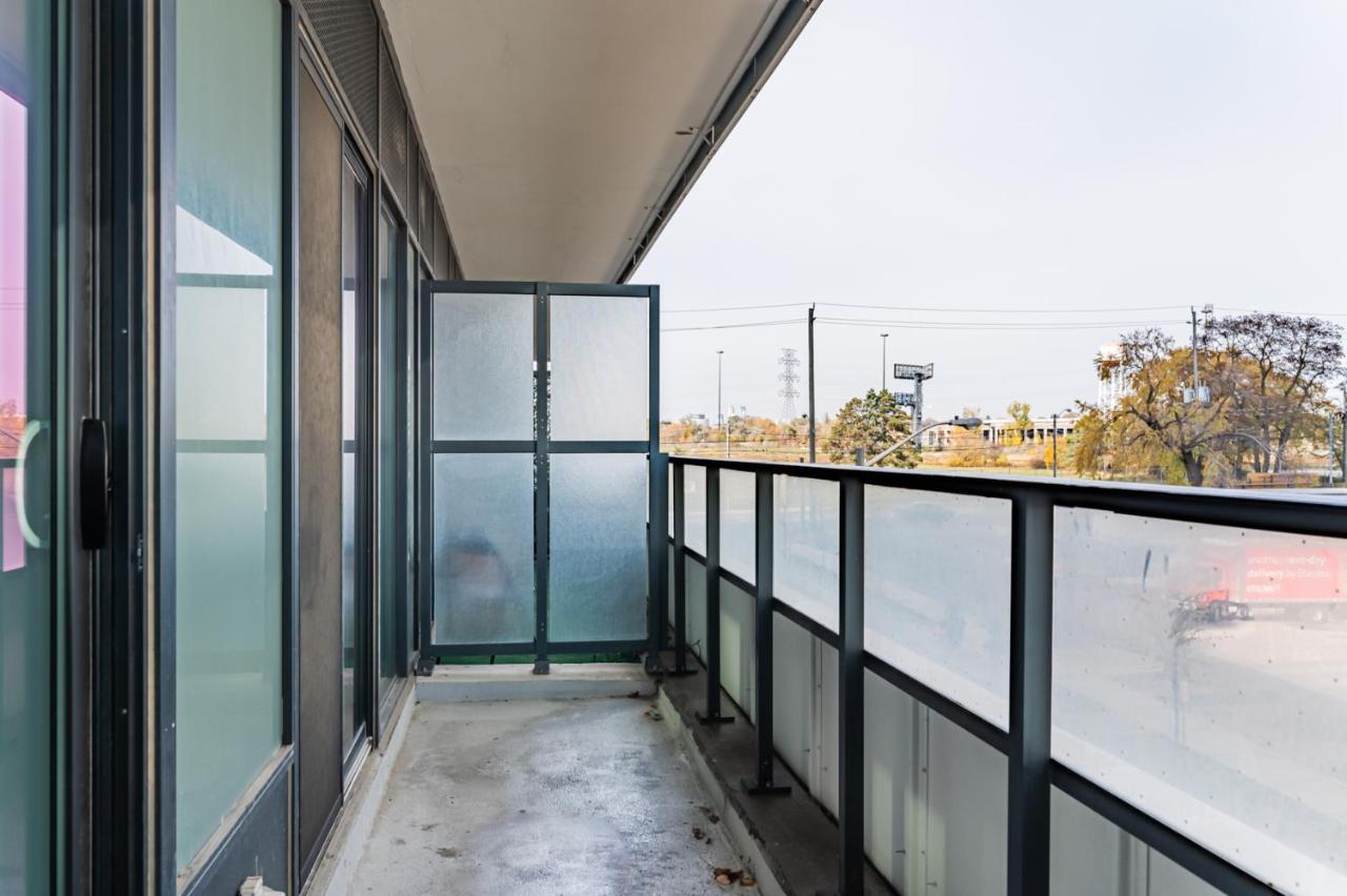 Condo In Parklawn & Lake Shore With Free Parking Close To Airport Toronto Extérieur photo