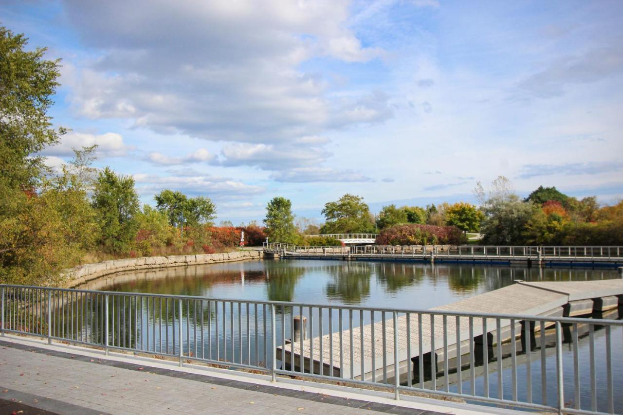 Condo In Parklawn & Lake Shore With Free Parking Close To Airport Toronto Extérieur photo
