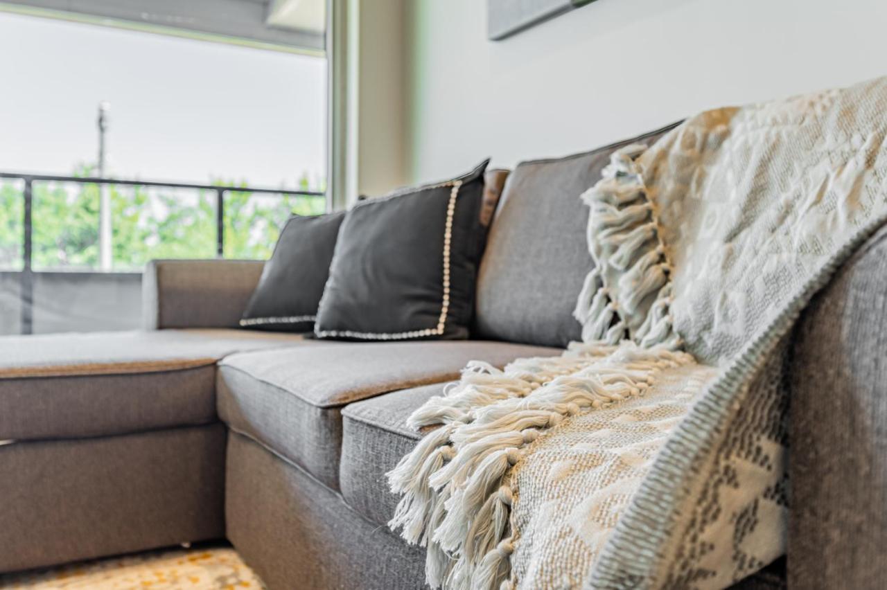 Condo In Parklawn & Lake Shore With Free Parking Close To Airport Toronto Extérieur photo