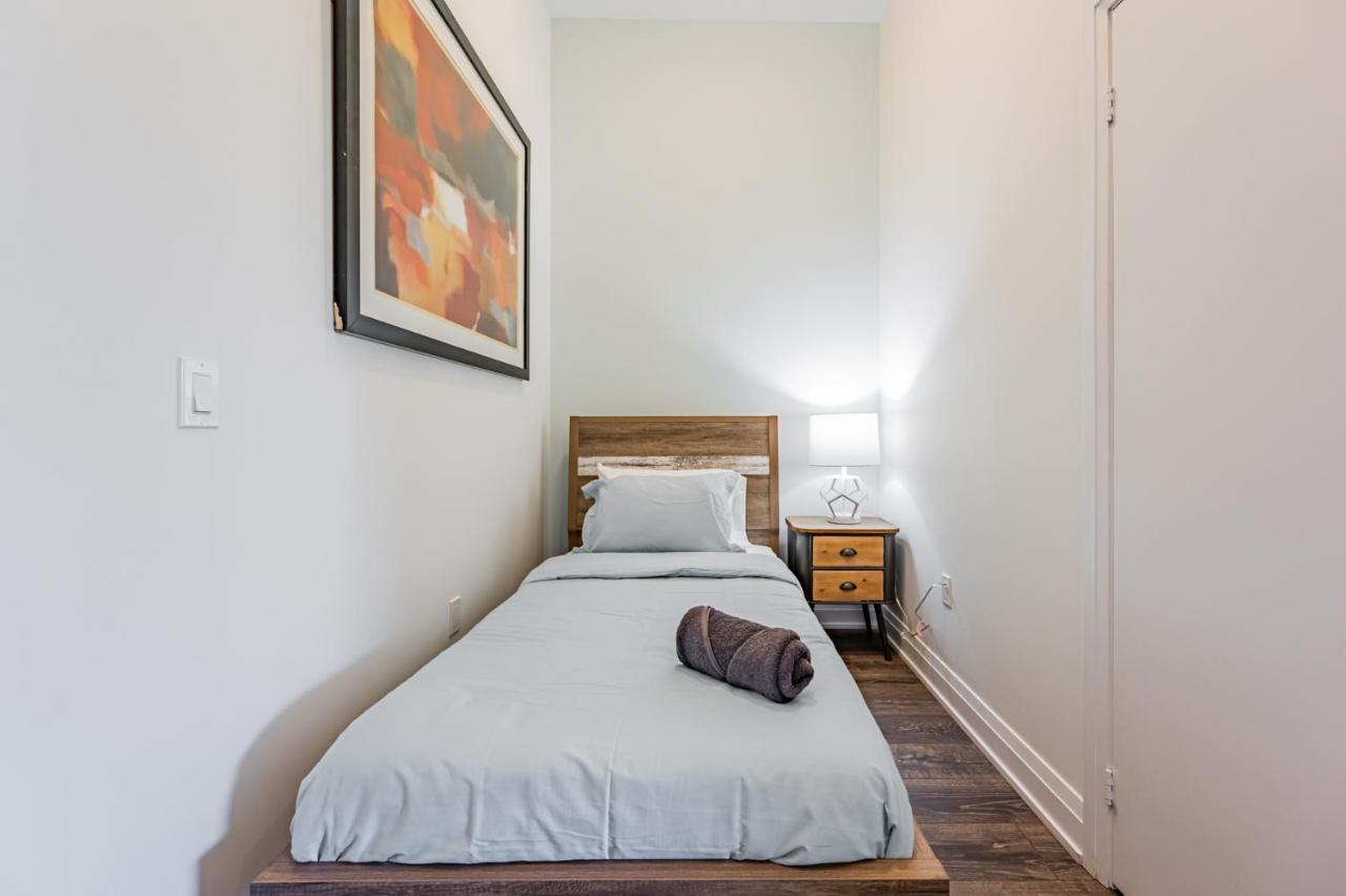 Condo In Parklawn & Lake Shore With Free Parking Close To Airport Toronto Extérieur photo