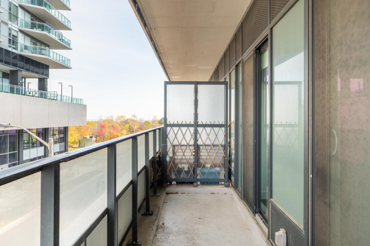 Condo In Parklawn & Lake Shore With Free Parking Close To Airport Toronto Extérieur photo