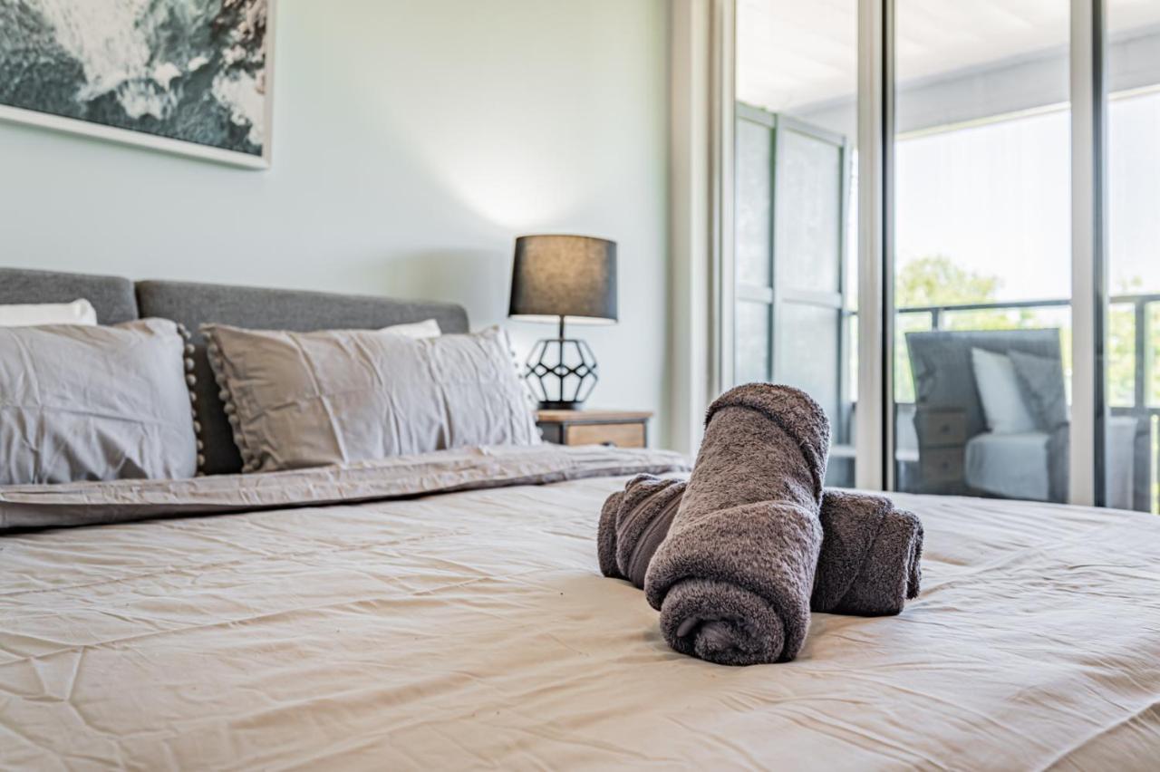 Condo In Parklawn & Lake Shore With Free Parking Close To Airport Toronto Extérieur photo