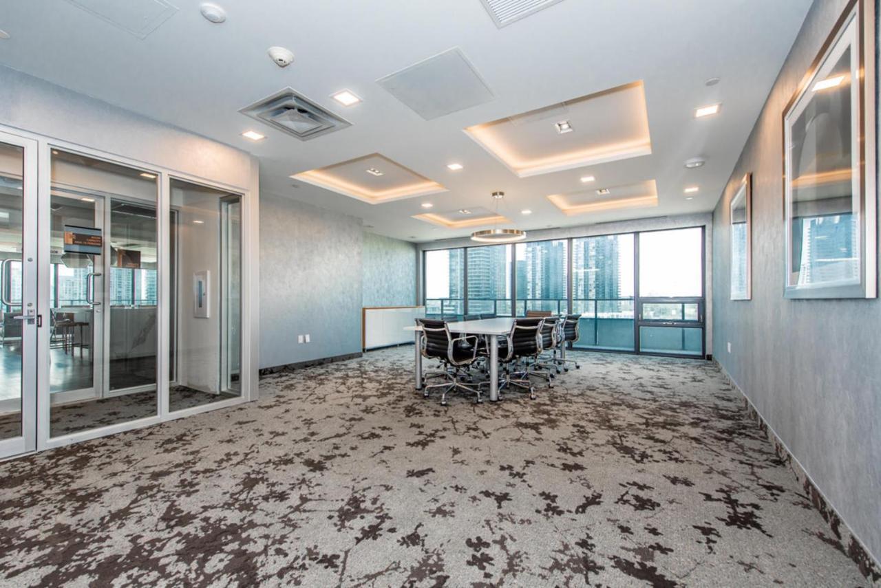 Condo In Parklawn & Lake Shore With Free Parking Close To Airport Toronto Extérieur photo