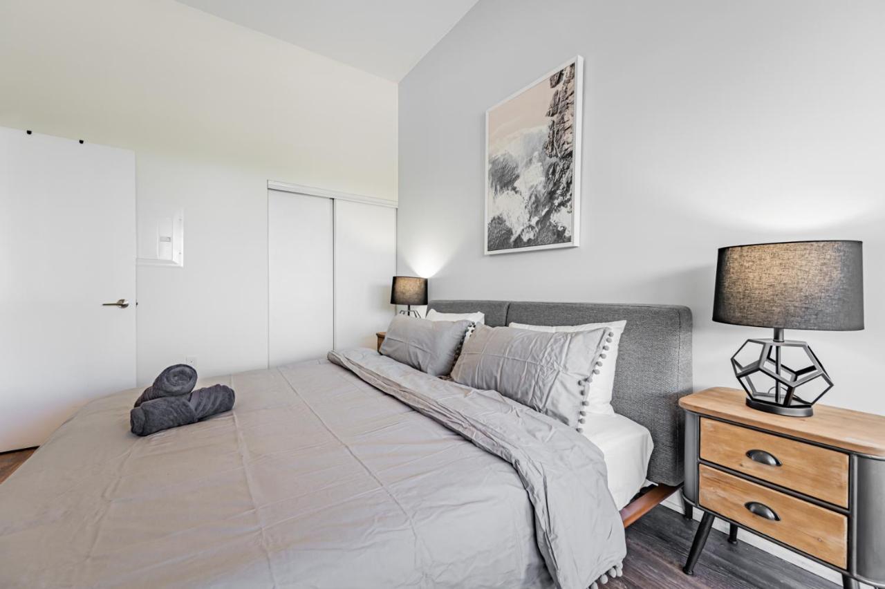 Condo In Parklawn & Lake Shore With Free Parking Close To Airport Toronto Extérieur photo