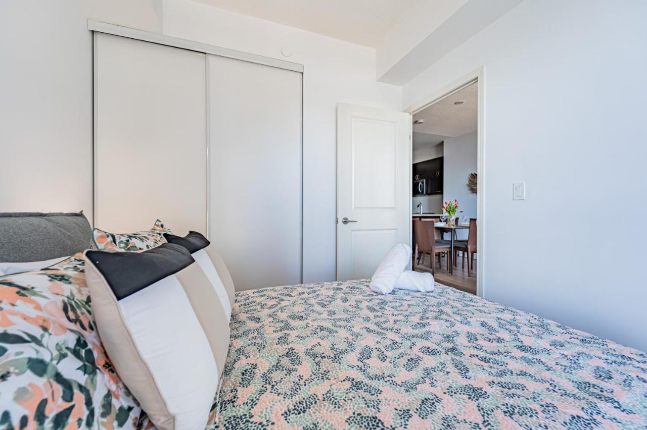Condo In Parklawn & Lake Shore With Free Parking Close To Airport Toronto Extérieur photo